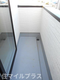 【バルコニー】 | 郡山市静町新築一戸建て1棟 | 開放的で明るい空間を演出してくれるバルコニーです