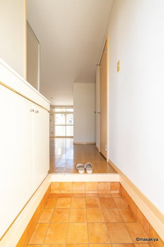 メゾン栄Aの玄関