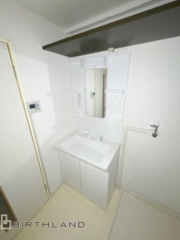 中古マンション　コーポ麓山マンションの独立洗面台