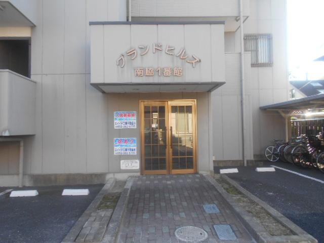 グランドヒルズ南脇１番館のエントランス