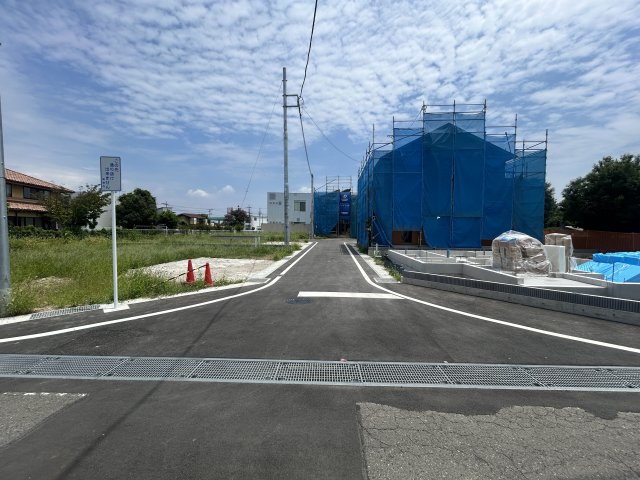 新築　高崎市下豊岡町全６棟　Blooming　Garden　4号棟の前面道路含む現地写真|現地写真　西側接道幅員約5.4ｍ