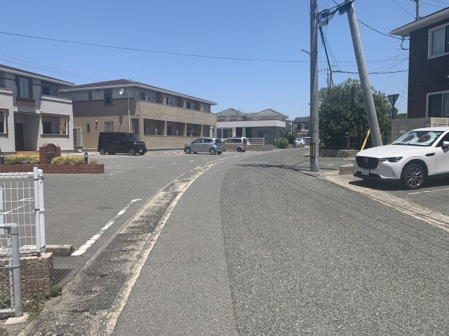 東側前面道路
