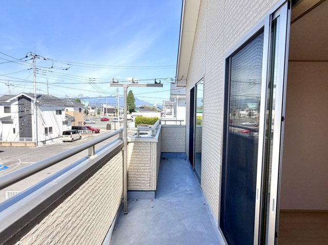 【中古戸建】前橋市北代田町のバルコニー|■バルコニー｜あたたかな陽のひかりを浴びることのできるバルコニー。お洗濯物やお布団を干せば、家族みんなが気持ちよく暮らすことができます(*^^*)