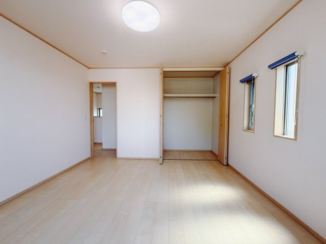 【中古戸建】前橋市北代田町の洋室|■2階洋室｜2階各居室には収納をご用意しています♪常にお部屋を綺麗に保てます！小さなお子様も自然とお片付けができるようになるのでうれしいですよね！