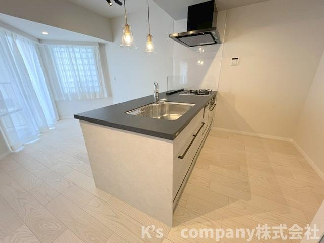 藤沢市鵠沼海岸1丁目　ハウス鵠沼海岸のキッチン|キッチンスペース◇リビングにいるご家族を感じながらお料理ができるカウンターキッチン☆
