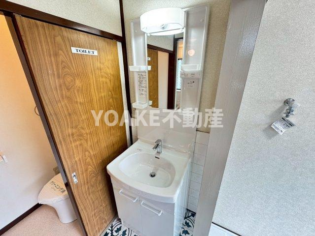 町田市金森１丁目のアパートの洗面所