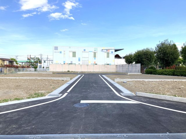 新築　高崎市下豊岡町全６棟　Blooming　Garden　5号棟の前面道路含む現地写真|現地写真　西側接道幅員約5.4ｍ