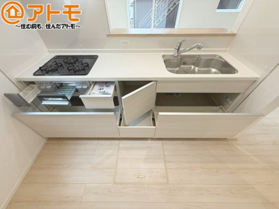 【キッチン】 | 葵区羽鳥第12　新築戸建　2号棟 | 大容量システムキッチン♪お料理スペースやシンク広々！毎日の家事をしっかりサポート♪