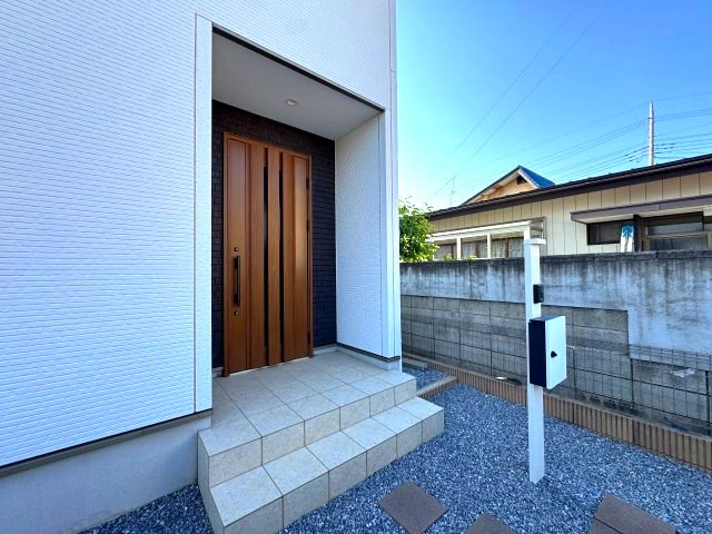 【玄関】 | 伊勢崎市境栄　太陽光蓄電池　4LDK