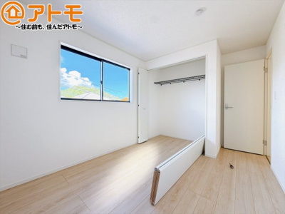 【子供部屋】 | 藤枝市藤岡第10　新築戸建　1号棟 | 壁と床がシンプルな色合いだからこそ自分だけの空間を作れます♪お部屋作りのイメージは順調でしょうか♪