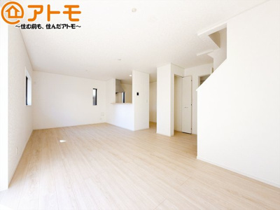【居間・リビング】 | 藤枝市藤岡第10　新築戸建　1号棟 | 家族団らんのイメージは、リビングを思い浮かべませんか？リビングこそ広々としたお部屋が良いですね♪