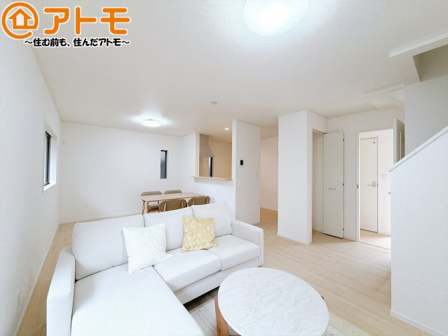 【居間・リビング】 | 藤枝市藤岡第10　新築戸建　1号棟 | 家族団らんのイメージは、リビングを思い浮かべませんか？リビングこそ広々としたお部屋が良いですね♪