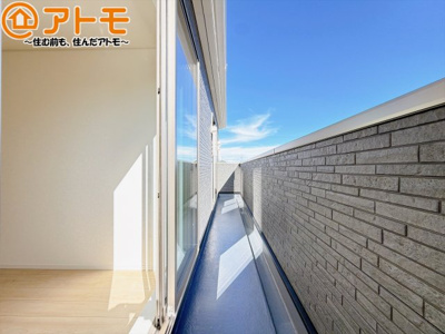 【バルコニー】 | 藤枝市藤岡第10　新築戸建　2号棟 | 陽当りの良いバルコニーはお洗濯物はもちろんお布団もふかふかになります♪