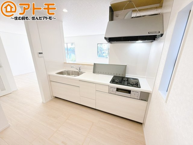 【キッチン】 | 藤枝市藤岡第10　新築戸建　2号棟 | 対面式のキッチンはリビングを見渡すことができるので安心♪家族の会話も増えそうですね♪