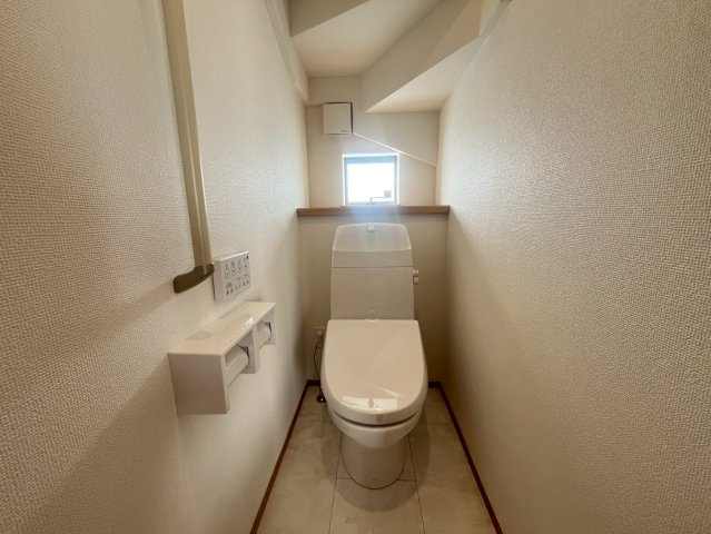 八重瀬町安里新築戸建て A号棟〈全３棟〉のトイレ
