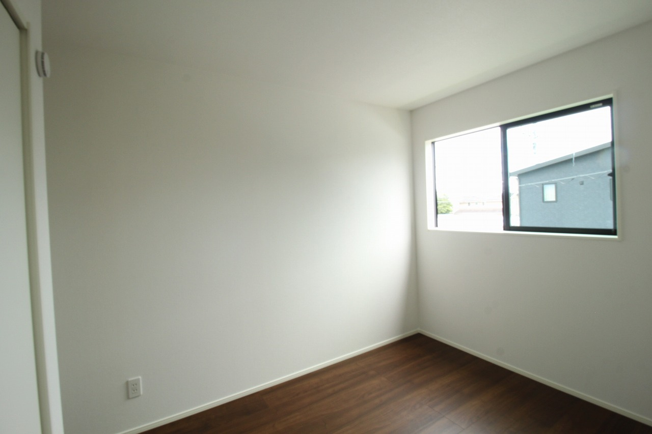 香南市野市町西野　新築戸建　の洋室|2F　南の部屋　5.25帖