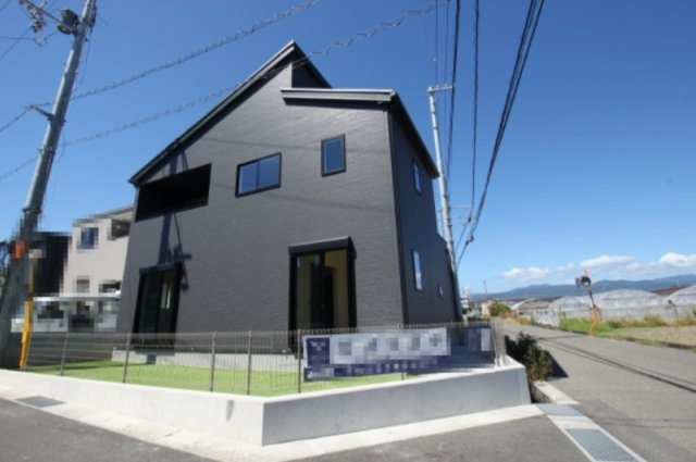 香南市野市町西野　新築戸建　の外観|完成です！
土地面積　159.69㎡　（約48.30坪）　建物面積　107.44㎡（約32.50坪）