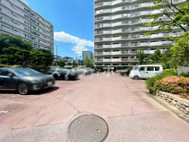 南茨木駅前ハイタウンG棟の駐車場|駐車場もございます