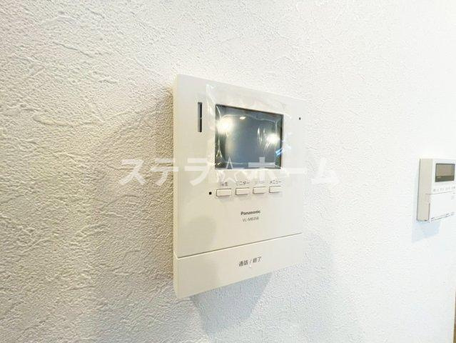 南茨木駅前ハイタウンG棟の防犯設備|モニター付きのインターホンです