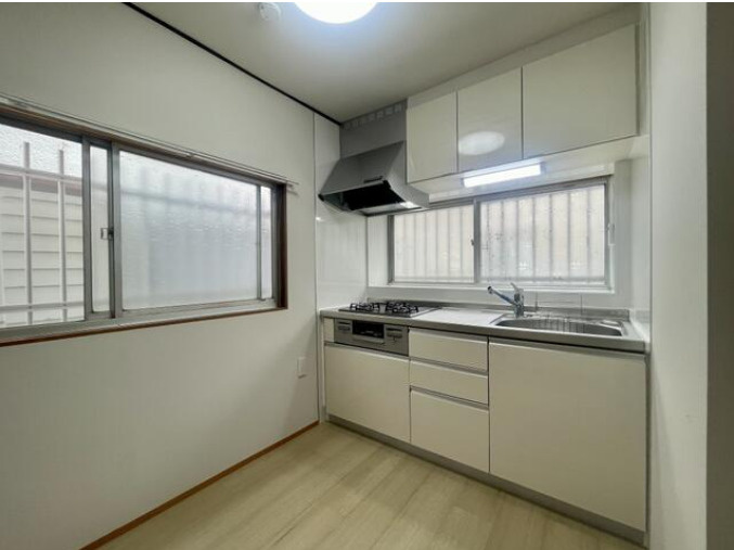 (T009)東京都葛飾区柴又5-30-22戸建のキッチン
