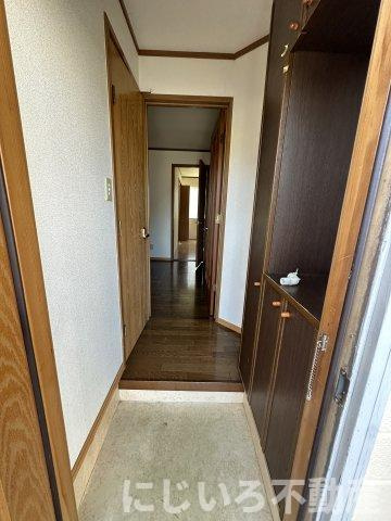 Miki House シャルマンの玄関