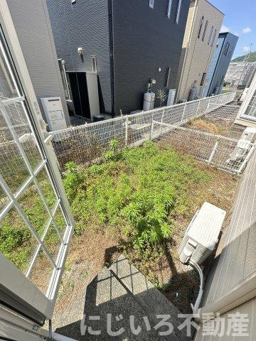 阿南市見能林町貞成のアパートの庭