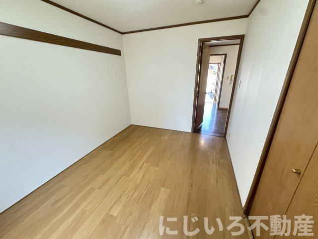 阿南市見能林町貞成のアパートの居間・リビング