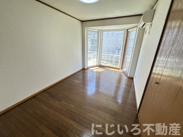 阿南市見能林町貞成のアパートの居間・リビング