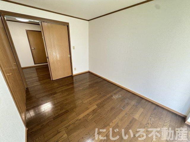 阿南市見能林町貞成のアパートの居間・リビング
