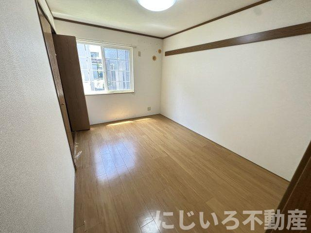 阿南市見能林町貞成のアパートの寝室