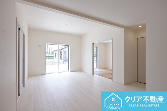 【居間・リビング】 | 桐生市相生町1丁目　ブルーミングガーデン | デザイン性のある棚や収納付きでスッキリ片付きます♪
