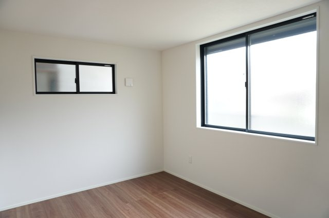 草加市谷塚町 新築分譲住宅の洋室|1階 6.7帖