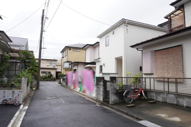 草加市谷塚町 新築分譲住宅の前面道路含む現地写真