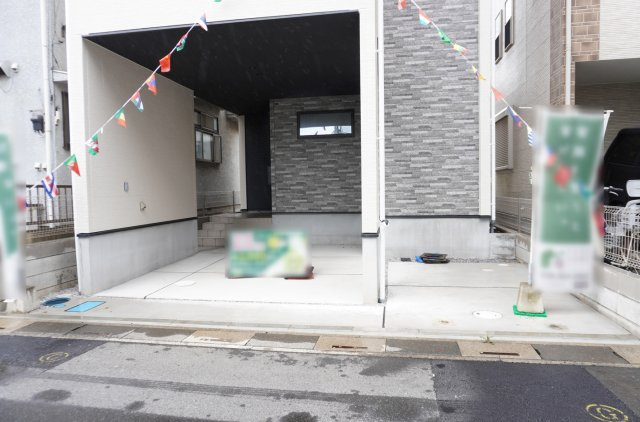 草加市谷塚町 新築分譲住宅の駐車場