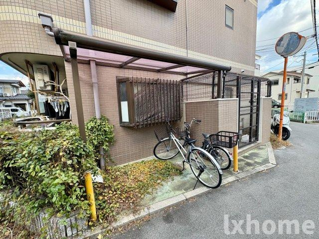 メイプルヴィラ茨木Ⅰの駐車場|駐車場完備です