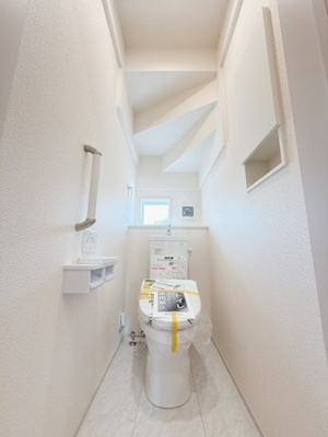 【トイレ】 | 前橋市後家町　新築住宅 | 清潔感にあふれた空間と機能的な洗浄装置。毎日何度も使う場所だから快適に。便利に。