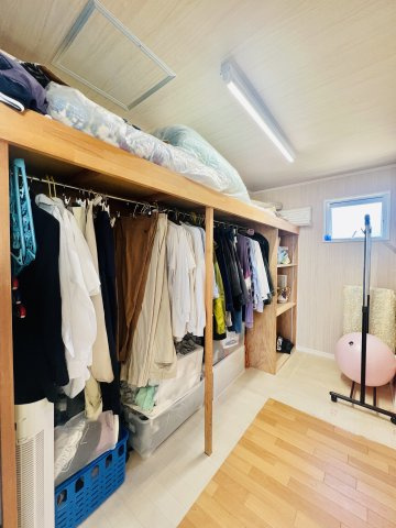 高崎市吉井町南陽台の収納|衣類などもたくさん収納可能なウォークインクローゼット♪
