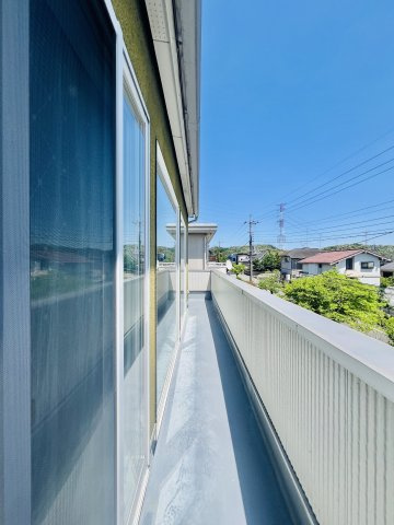 高崎市吉井町南陽台のバルコニー|日当たり良好の横長バルコニー♪