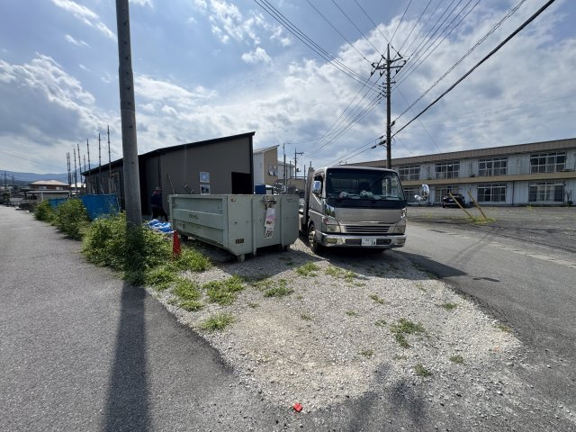 新築　渋川市金井全２棟　GRAFARE　2号棟の駐車場|現地写真　駐車スペースは並列4台分可能です！					
