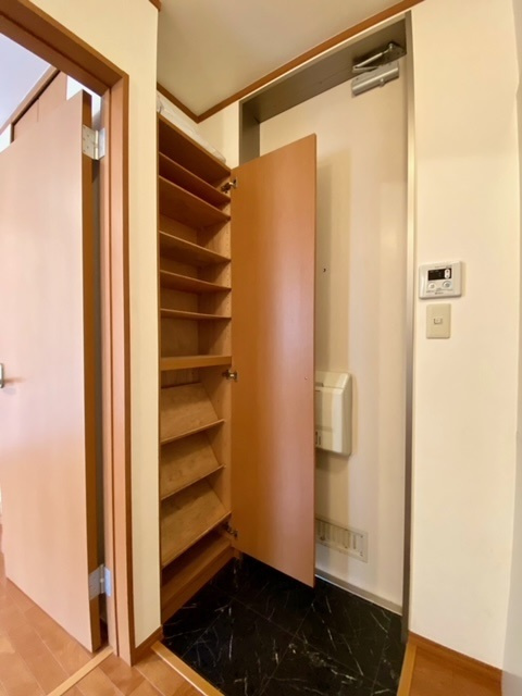 メゾン山口の玄関|★シューズボックス★