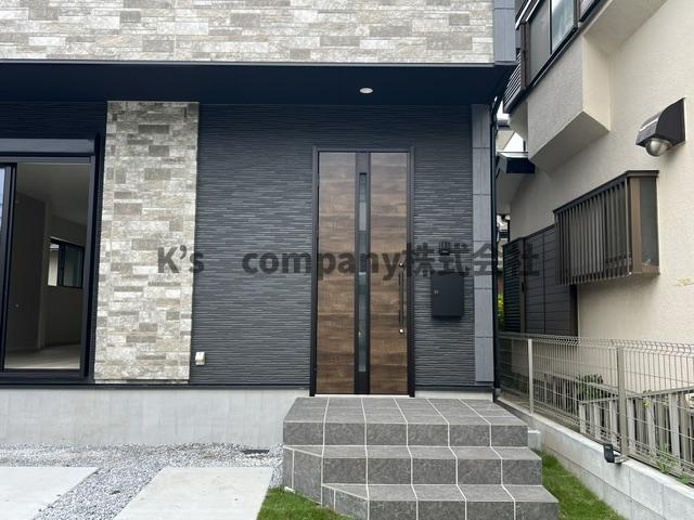 茅ヶ崎市香川5丁目　新築戸建の外観|玄関スペース☆