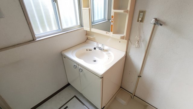 高槻市日吉台三番町貸家の洗面所