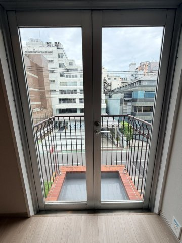 赤坂七番館のバルコニー