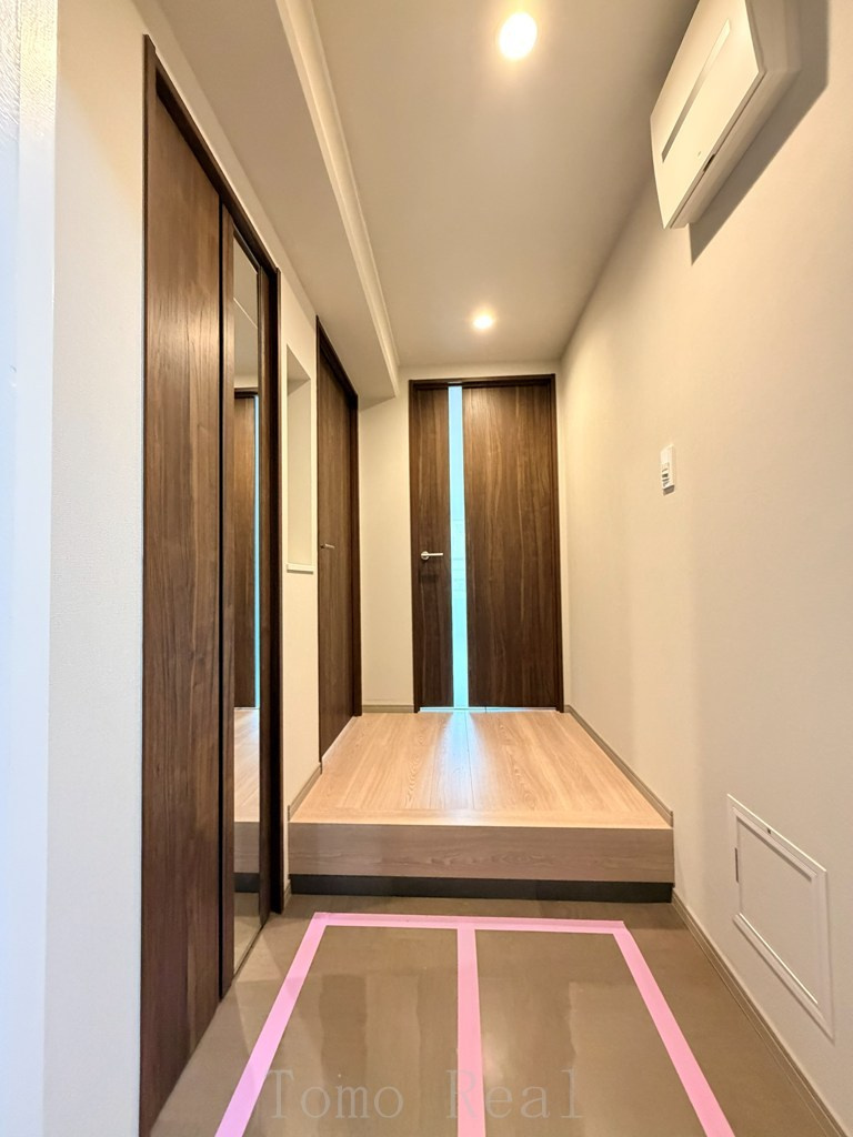 赤坂七番館の玄関