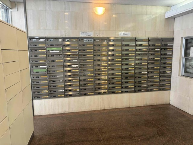 ファミール本郷の設備|宅配ボックスです