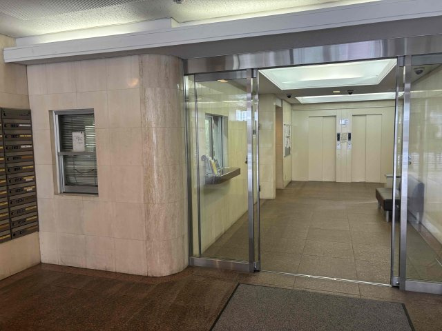 ファミール本郷のエントランス|毎日通るエントランスはこのようになっています