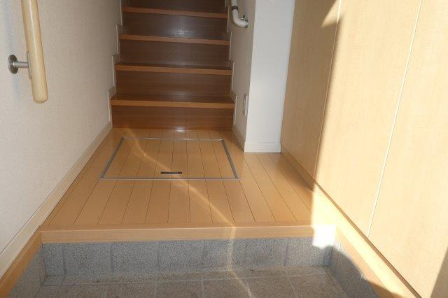 リブライス　Aの玄関
