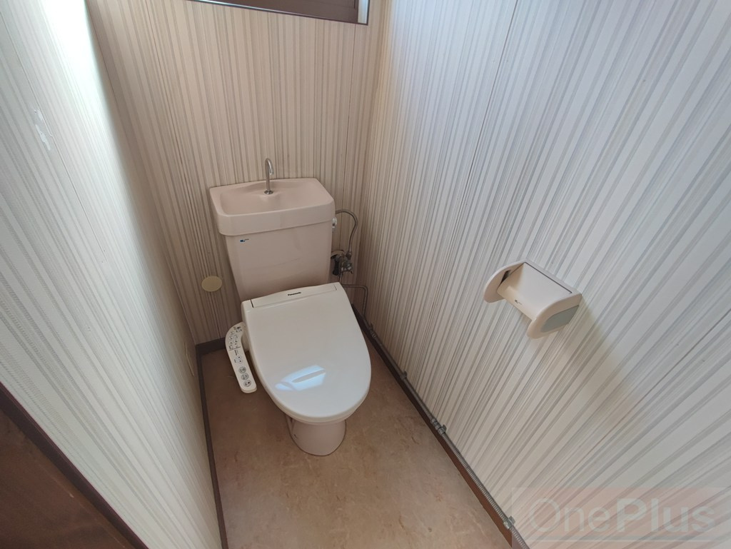 上野通店舗付テラスハウスのトイレ|コンパクトで使いやすいトイレです