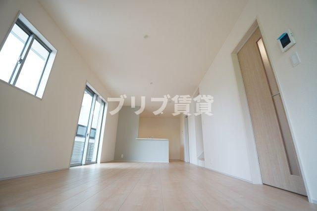 マイホームネクスト中央区寒川町Ⅱの居間・リビング