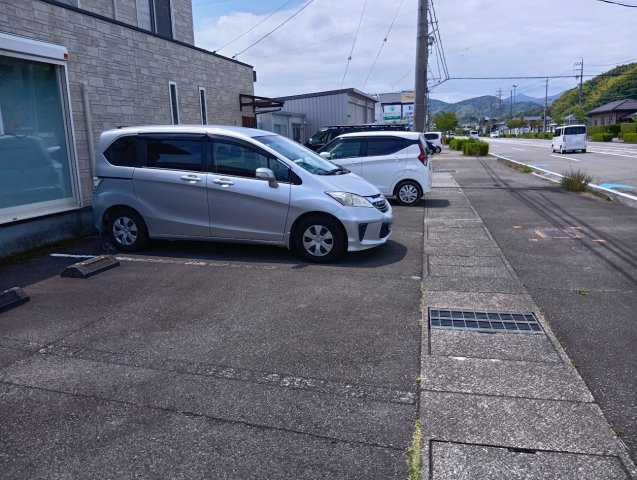 上薮田　住居付店舗の駐車場